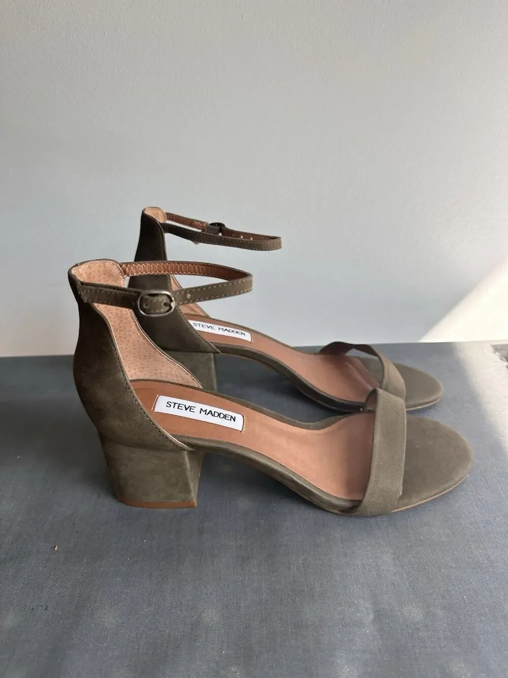 Steve Madden Size 8M Olive Green Irenee Chunk Heel Ankle Strap Block 2.5 Leather